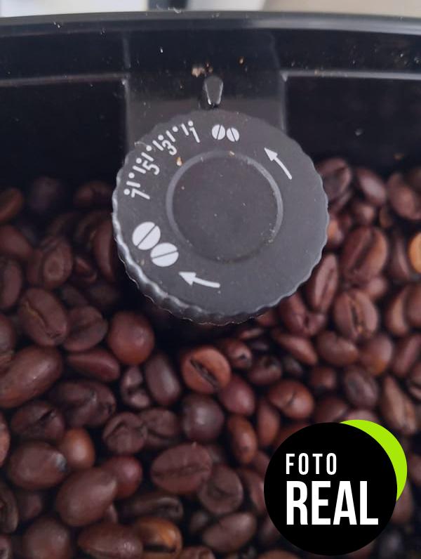 cafetera-delonghi-magnifica-s-ecam11-112-b-foto-2