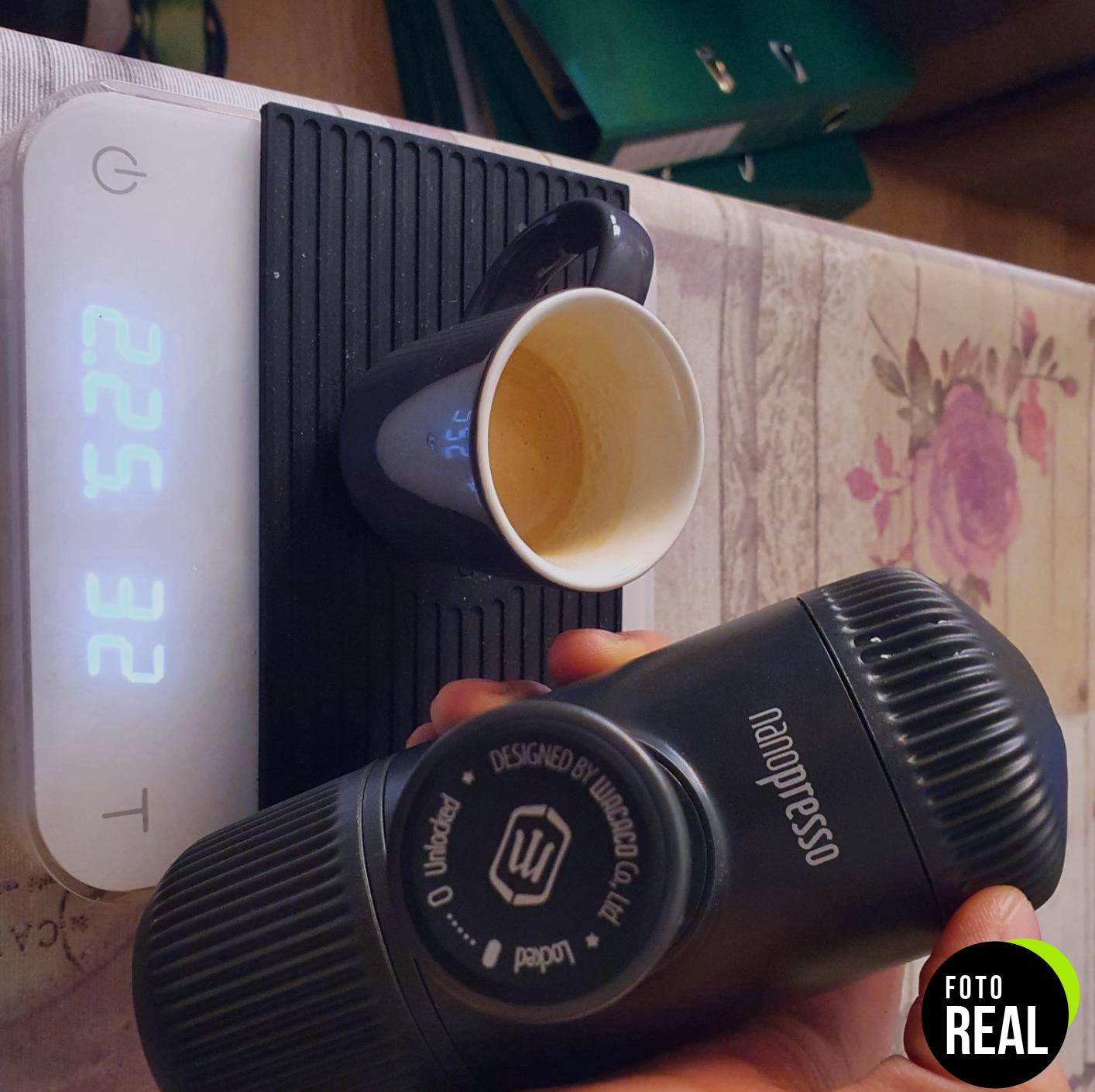 wacaco-nanopresso-cafetera-viaje-gris-foto-3